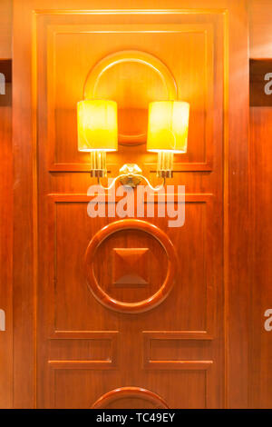 Close-up de porche en bois lampe dans Chengdu, Sichuan, Chine Banque D'Images