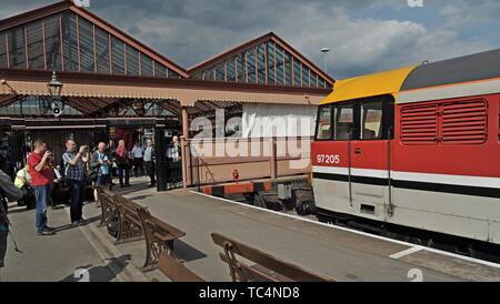 Amateurs de chemin de fer photographier la classe 31, 97205 locomotive diesel de la vallée Severn 16e Gala Mai 2019 Banque D'Images