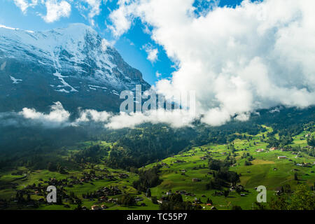 Le grand mur nord de l'Eiger, vu de Grindelwald, Suisse. Banque D'Images