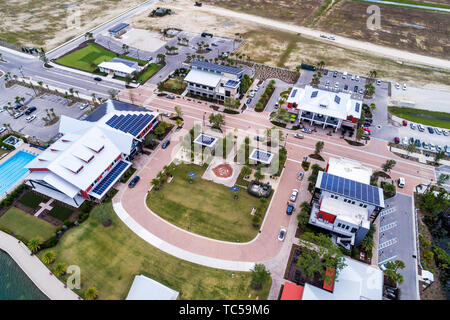 Babcock Ranch Florida, vue aérienne au-dessus, Master communauté planifiée première centrale solaire de panneaux de la ville bâtiments commerciaux Banque D'Images