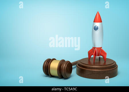 Le rendu 3D de l'argent rouge fusée spatiale sur bloc de bois rond et brown wooden gavel on blue background Banque D'Images