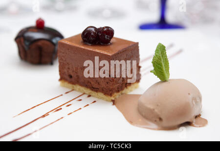 Dessert au chocolat avec de la crème glacée Banque D'Images