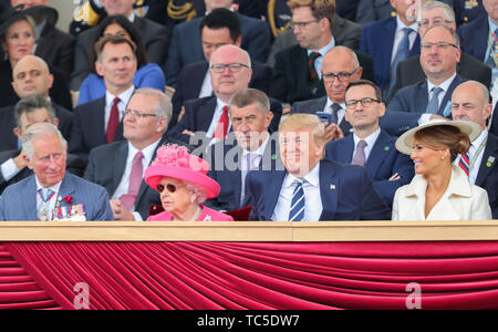 (Rangée avant, de gauche à droite) Le Prince de Galles, la reine Elizabeth II, le président américain Donald Trump et Melania Trump lors des commémorations du 75e anniversaire du débarquement à Southsea Common, Portsmouth. Banque D'Images