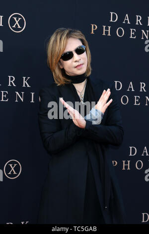 4 juin 2019 - Los Angeles, CA, USA - LOS ANGELES - Oct 4 : Yoshiki au ''Dark'' en première mondiale au théâtre chinois de Grauman, IMAX le 4 juin 2019 à Los Angeles, CA (crédit Image : © Kay Blake/Zuma sur le fil) Banque D'Images