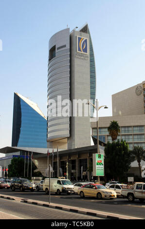 Avis de National Bank of Dubai building at Union Square Dubai Emirats Arabes Unis Banque D'Images