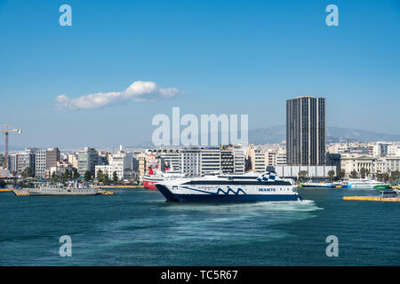 Seajets ferry dans le port du Pirée, près d'Athènes Banque D'Images