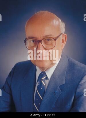 Portrait de Clarence Sy Syvertson, Directeur du Centre de recherche Ames, Moffett Field, en Californie, 1982. Droit avec la permission de la National Aeronautics and Space Administration (NASA). () Banque D'Images