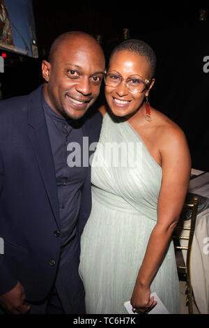 New York, New York, USA. 4 juin, 2019. (L-R) de l'artiste conceptuel Hank Willis Thomas et Chef Leslie Bailey Parcs assister à la Gordon Parks Foundation Awards Dinner & Auction célébrant la justice sociale s'est tenue au Cipriani 42nd Street le 4 juin 2019 à New York. Credit : Mpi43/media/Alamy Punch Live News Banque D'Images