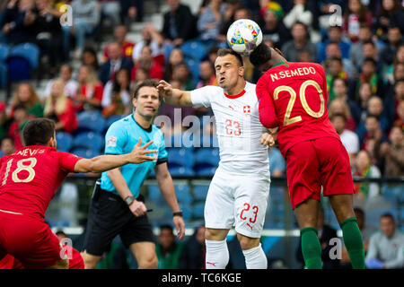 Porto, Portugal. Le 05 juin, 2019. Joueur du Portugal Nélson, Semedo (R) et de la Suisse, de joueur (L) Xherdan Shaqiri en action au cours de l'UEFA la Ligue des Nations Unies finales au stade du Dragon de Porto, Portugal. ( Portugal 3:1 Suisse ) Crédit : SOPA/Alamy Images Limited Live News Banque D'Images