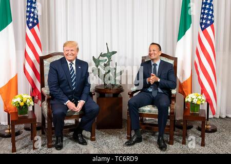 Shannon, Irlande. Le 05 juin, 2019. Président américain Donald Trump est titulaire d'une réunion bilatérale avec le Premier ministre irlandais, Leo Varadkar à l'aéroport de Shannon, le 5 juin 2019 à Shannon, en Irlande. Trump est en Irlande pour rester au son de l'argent perdre golf resort à Doonbeg. Credit : Planetpix/Alamy Live News Banque D'Images