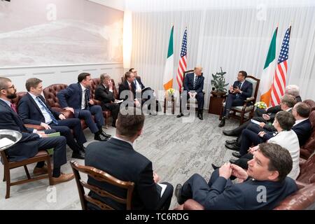 Shannon, Irlande. Le 05 juin, 2019. Président américain Donald Trump est titulaire d'une réunion bilatérale avec le Premier ministre irlandais, Leo Varadkar à l'aéroport de Shannon, le 5 juin 2019 à Shannon, en Irlande. Trump est en Irlande pour rester au son de l'argent perdre golf resort à Doonbeg. Credit : Planetpix/Alamy Live News Banque D'Images