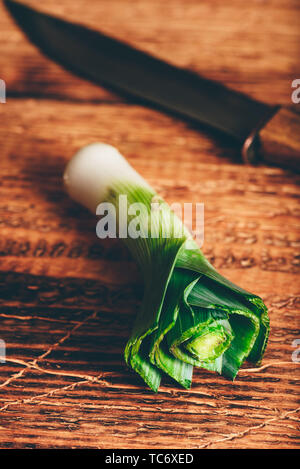 Fresh lgreen eek sur table en bois rustique Banque D'Images