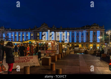 Place du Capitole de nuit à Toulouse, France Banque D'Images