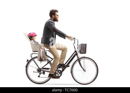 Longueur totale d'un père équitation un enfant dans un siège enfant vélo isolé sur fond blanc Banque D'Images