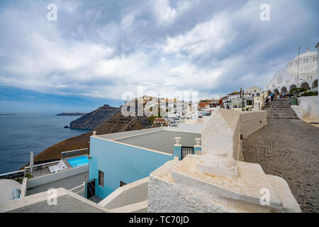 Vue panoramique et des rues de l'île de Santorin en Grèce, tourné à Thira, la capitale Banque D'Images