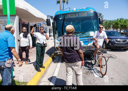 Miami Beach Florida,North Beach,Miami-Dade bus Metrobus transport en commun, perturbation conflit confrontation prendre la loi dans ses propres mains, hispanique Lati Banque D'Images