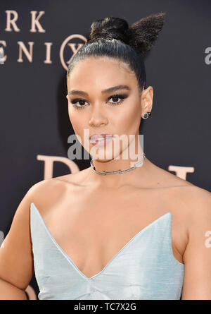 HOLLYWOOD, CA - 04 juin : Alexandra Shipp arrive à la première de la 20th Century Fox's 'Phoenix' au théâtre chinois de Grauman sur Juin 04, 2019 à Hollywood, Californie. Banque D'Images