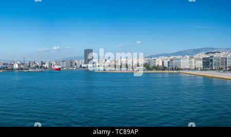 Panorama de la ville dans le port du Pirée, près d'Athènes Banque D'Images