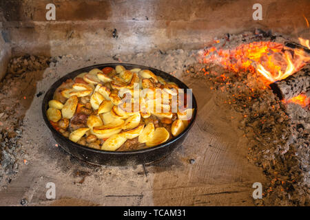 La viande et les légumes traditionnels croates lave peka, de l'alimentation de la Croatie Banque D'Images