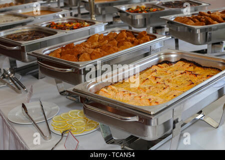 Petit-déjeuner buffet avec des poursuivants dans les services d'un hôtel Banque D'Images