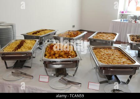 Petit-déjeuner buffet avec des poursuivants dans les services d'un hôtel Banque D'Images