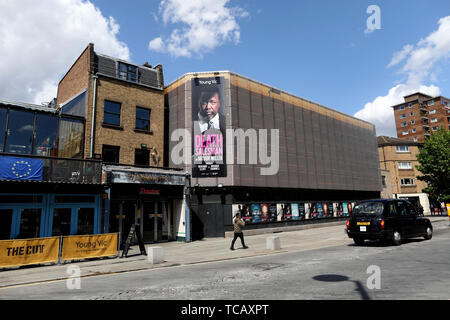 Le pic montre : Young Vic montrant la mort d'un commis voyageur pic par Gavin Rodgers/Pixel8000 Banque D'Images