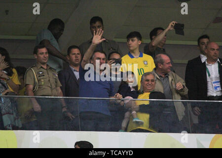 Le Brésil. Le 05 juin, 2019. Le Président brésilien Bolsonaro Jaďr, regarde le match de football amical entre le Brésil et le Qatar à Mane Garrincha Stadium à Brasilia. Credit : Niyi Fote/Thenews2/Pacific Press/Alamy Live News Banque D'Images