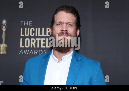 2019 Lucille Lortel Awards, célébrer le meilleur de Broadway, qui s'est tenue à la NYU Skirball Center - Arrivées. Avec : Russell Harvard, où : New York, New York, United States Quand : 06 mai 2019 Crédit : Joseph Marzullo/WENN.com Banque D'Images