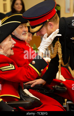 Le duc de Sussex se rendant sur l'infirmerie de Margaret Thatcher, tout en participant à des célébrations de la Journée du Fondateur au Royal Hospital Chelsea dans l'ouest de Londres. Banque D'Images