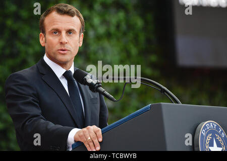 Colleville-sur-Mer, France. 06 Juin, 2019. Le président français, Emmanuel Macron traite d'une cérémonie de commémoration marquant le 75e anniversaire du Jour J à la cimetière américain de Normandie le 6 juin 2019 à Colleville-sur-Mer, France. Des milliers de personnes ont convergé sur Normandie pour commémorer le 75e anniversaire de l'opération Overlord, l'invasion alliée DE LA SECONDE GUERRE MONDIALE connue sous le nom de D-Day. Credit : Planetpix/Alamy Live News Banque D'Images