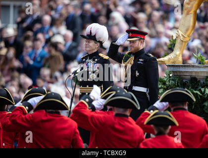 Londres, Royaume-Uni. 06 Juin, 2019. Le prince Harry, duc de Sussex s'occupe, comme agent chargé de l'examen, l'Assemblée Journée du Fondateur Parade au Royal Hospital Chelsea, à Londres, en Angleterre. Le 6 juin 2019. Credit : matrice/MediaPunch ***Pour les Etats-Unis uniquement*** REF : 192074 : MediaPunch JRD Crédit Inc/Alamy Live News Banque D'Images