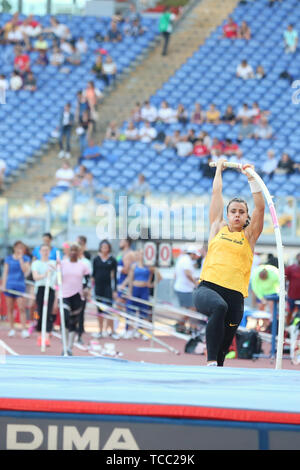 ROME, ITALIE - 06 juin : Sonia Malavisi d'Italie participe à la perche femmes au cours de l'IAAF Diamond League 2019 Golden Gala Pietro Mennea à Rome (Crédit : Mickael Chavet/Zuma/Alamy Live News) Banque D'Images