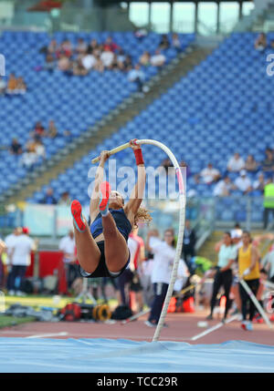 ROME, ITALIE - 06 juin : Robeilys Peinado du Venezuela participe à la perche femmes au cours de l'IAAF Diamond League 2019 Golden Gala Pietro Mennea à Rome (Crédit : Mickael Chavet/Zuma/Alamy Live News) Banque D'Images