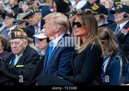 Colleville-sur-Mer, France. 06 Juin, 2019. Le Président américain Donald Trump se trouve avec la Première Dame Melania Trump lors d'une cérémonie de commémoration marquant le 75e anniversaire du Jour J à la cimetière américain de Normandie le 6 juin 2019 à Colleville-sur-Mer, France. Des milliers de personnes ont convergé sur Normandie pour commémorer le 75e anniversaire de l'opération Overlord, l'invasion alliée DE LA SECONDE GUERRE MONDIALE connue sous le nom de D-Day. Credit : Planetpix/Alamy Live News Banque D'Images