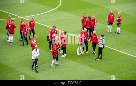 07 juin 2019, la France (France), Rennes : Football, Coupe du monde, les femmes, l'Allemagne, l'équipe nationale, l'inspection du stade : l'équipe est sur le terrain. Photo : Sebastian Gollnow/dpa Banque D'Images