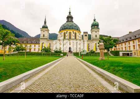 Vue avant du monastère Ettal Bénédictine Baroque, Bavière, Allemagne. Banque D'Images