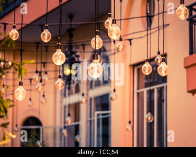 Belle image de luxe rétro décoration lampes de lumière brillants dans la ville Banque D'Images