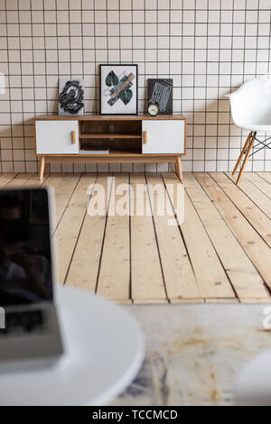 Nijni Novgorod, Russie - 5 Avril 2019 : Photo Studio 2.8. Cette chambre de style scandinave. Focus sélectif. Banque D'Images