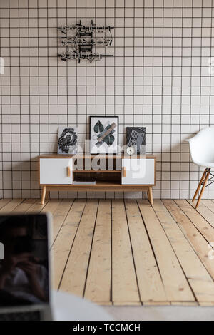 Nijni Novgorod, Russie - 5 Avril 2019 : Photo Studio 2.8. Cette chambre de style scandinave. Focus sélectif. Banque D'Images
