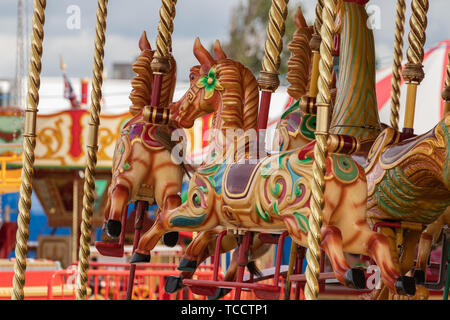 Un gros plan du parc des chevaux carrousel traditionnel Banque D'Images