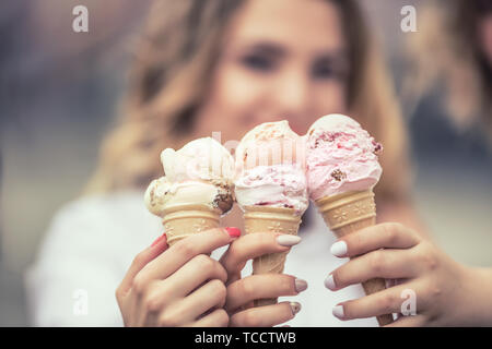 Trois délicieuses glaces de femmes - close-up. Banque D'Images