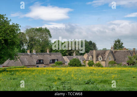 Vue sur le village de Cotswold Adlestrop au printemps. Adlestrop. Cotswolds, Gloucestershire, Angleterre Banque D'Images