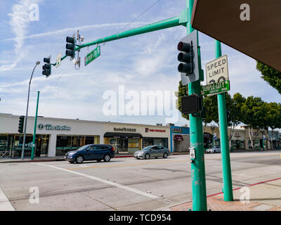 Temple City, APR 8 : vue sur la rue du centre-ville sur AVR 8, au Los Angeles County, Californie Banque D'Images