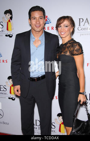 LOS ANGELES, CA. 19 octobre 2007 : Mario Lopez et Karina Smirnoff à un gala de collecte de fonds au profit de Padres Contra el COEncer (parents contre le cancer) sur le terrain, d'Hollywood. © 2007 Paul Smith / Featureflash Banque D'Images