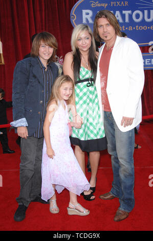 LOS ANGELES, CA. 23 juin 2007 : Billy Ray Cyrus et de la famille lors de la première mondiale de 'Ratatouille' au Kodak Theatre, à Hollywood. © 2007 Paul Smith / Featureflash Banque D'Images
