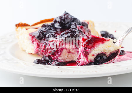 Dessert - Gâteau aux fruits rouges poire vue rapprochée Banque D'Images