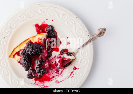 Dessert - Gâteau aux fruits rouges poire vue rapprochée Banque D'Images