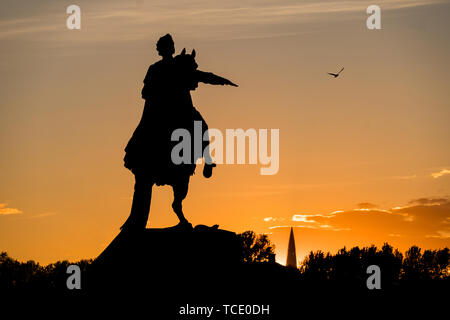 Saint Petersburg, Russie - 15 mai 2019 - silhouette de Peter I la grande statue (Bronse Horseman), et gratte-ciel Lakhta Banque D'Images