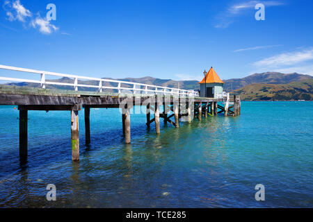 Jetée dans la baie Française, Akaroa, la péninsule de Banks, Canterbury, île du Sud, Nouvelle-Zélande Banque D'Images