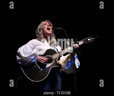 6 juin 2019 - Kathy Mattea, deux prix Grammy, quatre RMR quatre # un pays des célibataires juste pour mentionner quelques prix apporte ses chansons et histoires à l'Sandler Center de Virginia Beach, Virginie 6 Juin 2019.Â©Jeff Moore (crédit Image : © Jeff Moore/Zuma sur le fil) Banque D'Images